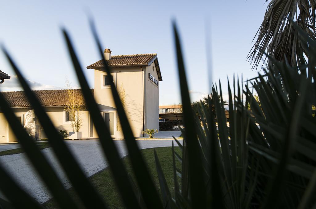 Hotel & Resort Le Colombare フォリーニョ エクステリア 写真