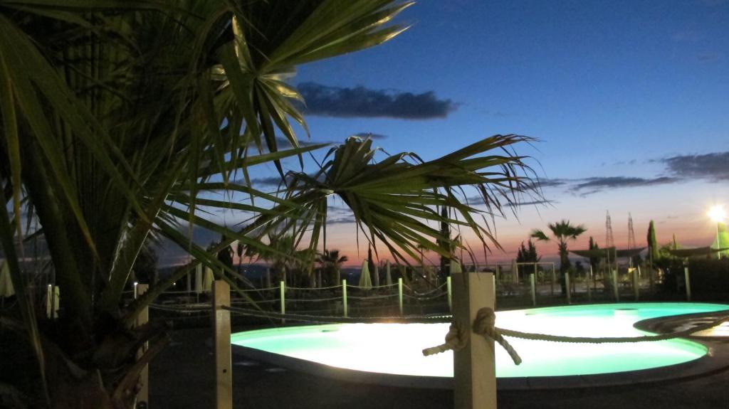 Hotel & Resort Le Colombare フォリーニョ エクステリア 写真