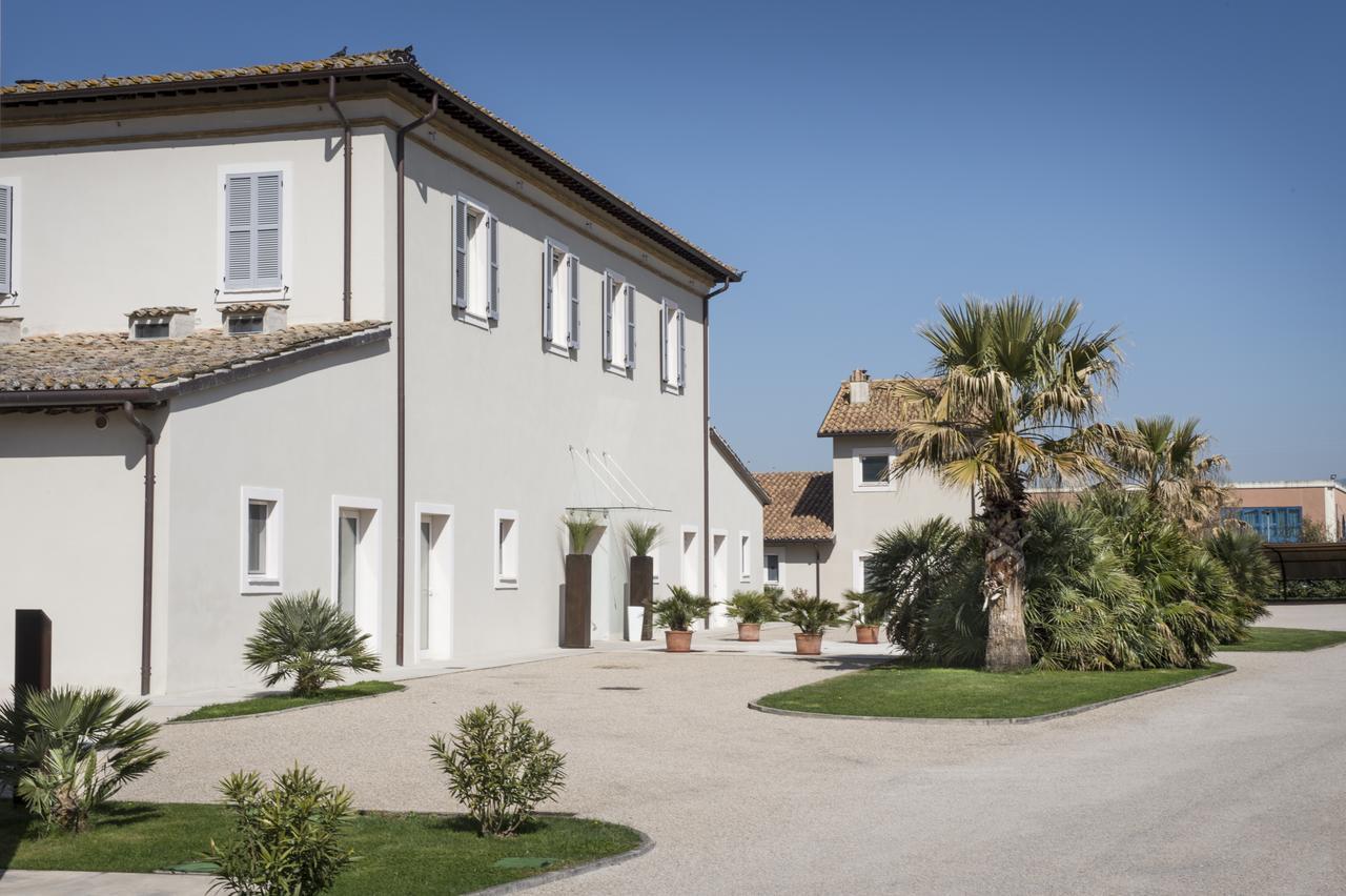 Hotel & Resort Le Colombare フォリーニョ エクステリア 写真